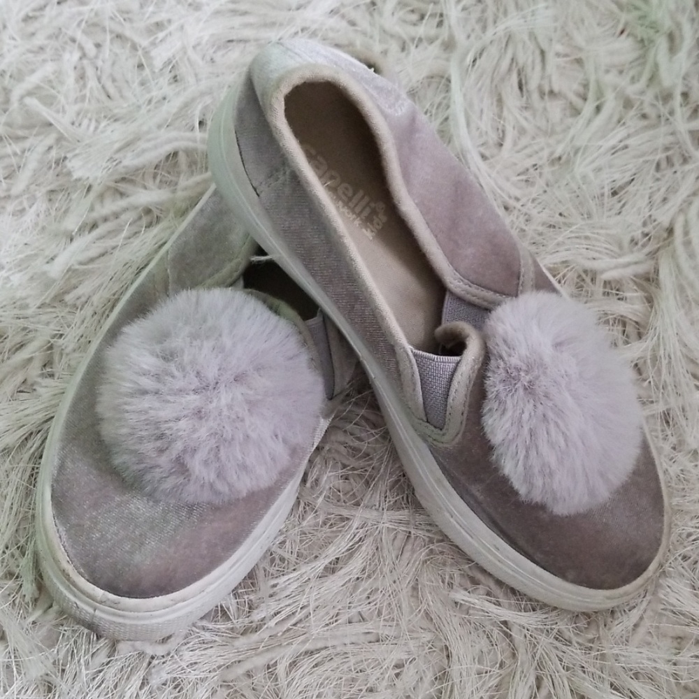 Girls pom- pom  gray shoes